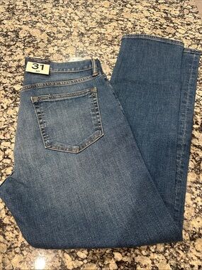 Men’s GAP Athletic Taper jeans medium wash NWT 31x30